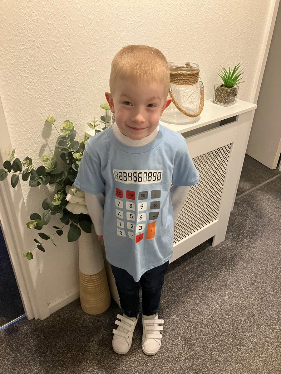 DarrenR_85's tweet photo. #NumbersDay at school today. Thinking outside the box, Sidney decided to go as a calculator 😂 https://t.co/QUpOhBxSXV