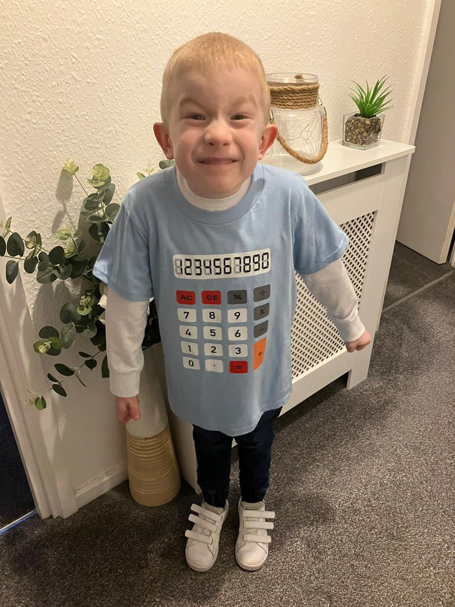 DarrenR_85's tweet photo. #NumbersDay at school today. Thinking outside the box, Sidney decided to go as a calculator 😂 https://t.co/QUpOhBxSXV