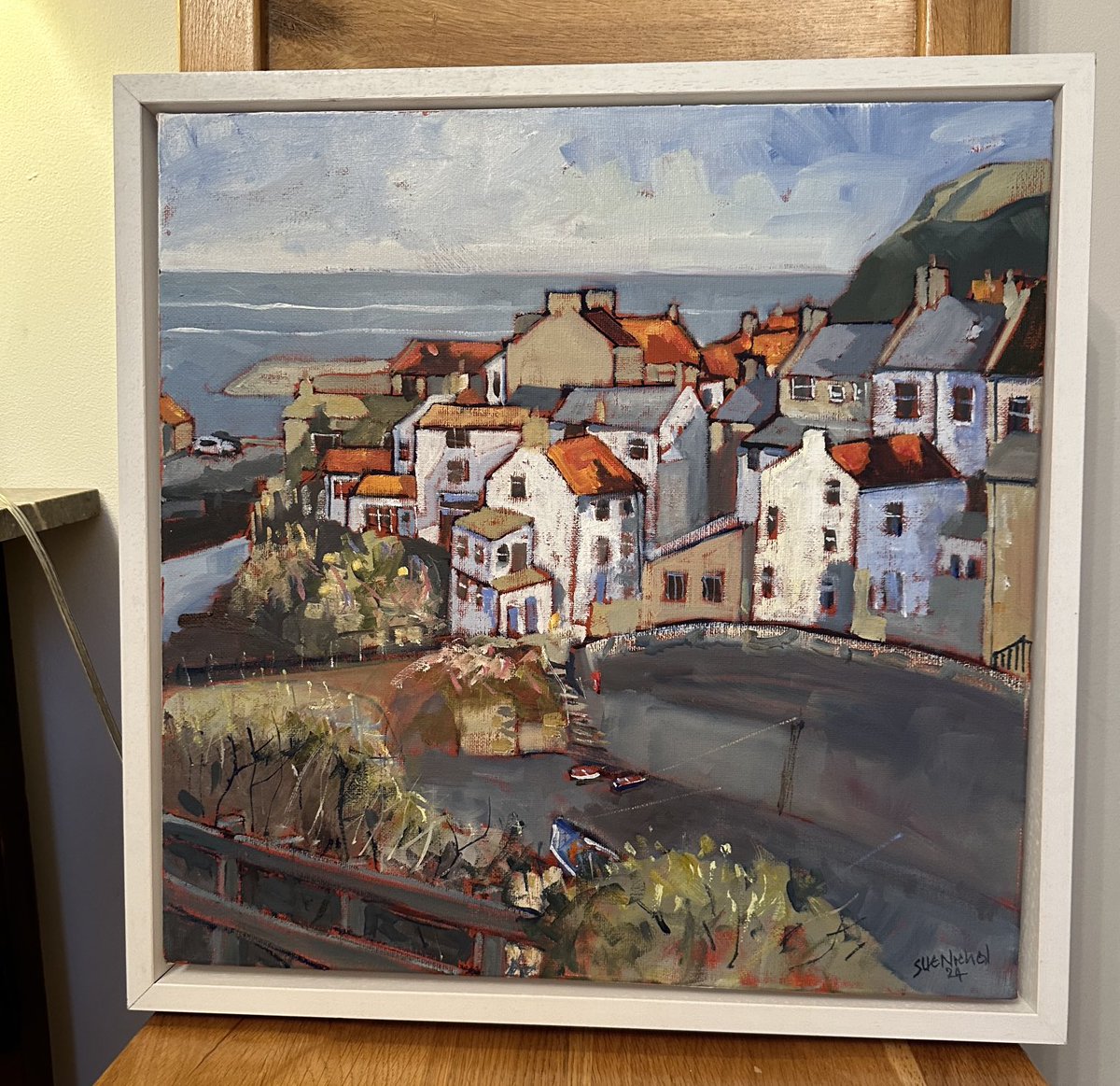 staithesartist's tweet photo. It might be cold, wet and slushy outside but inside I have a sunny, sea breeze sort of day. A Breath of Sea Air #Staithes #YorkshireCoast 16x16” plus frame by #Frames4artists which sets it off a treat. https://t.co/k8gMCthbsw