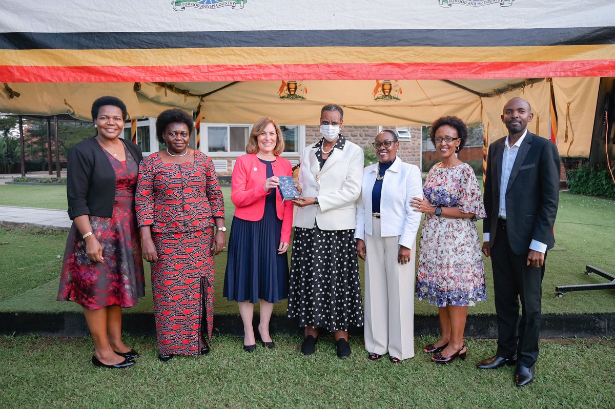 JanetMuseveni tweet picture