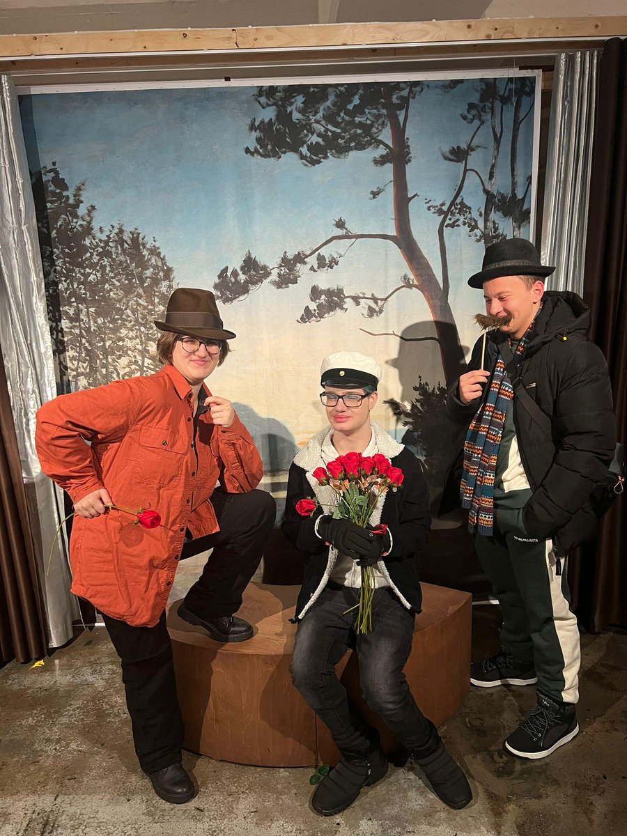 postgradart tweet media