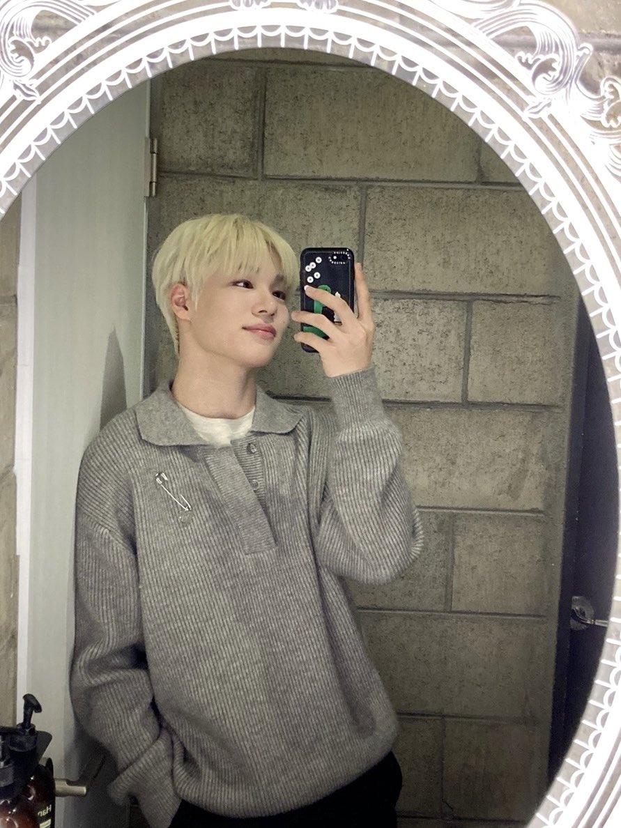 thewind_twt's tweet photo. [#김희수] 위즈〰️ 새해 복 많이 받아요💕 
즐거운 설 연휴 보내면 더 멋지고 귀여운 더윈드의 모습들이 기다리구 있으니까 기대 많이 해줘요!🥳 https://t.co/tRMHamakJJ