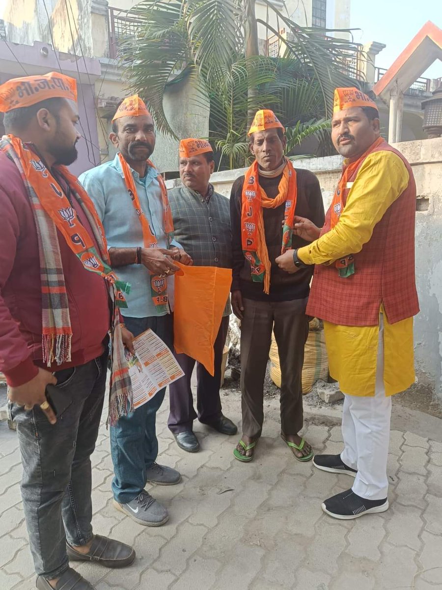 SunilkumarBJP_'s tweet photo. आज बूथ संख्या 163 (नरहरिया) में प्रवास पर...
Narendra Modi 
MYogiAdityanath 
Sajanand Rai 
Bhupendra Singh 
अनूप गुप्ता https://t.co/nxDvLKCQPl