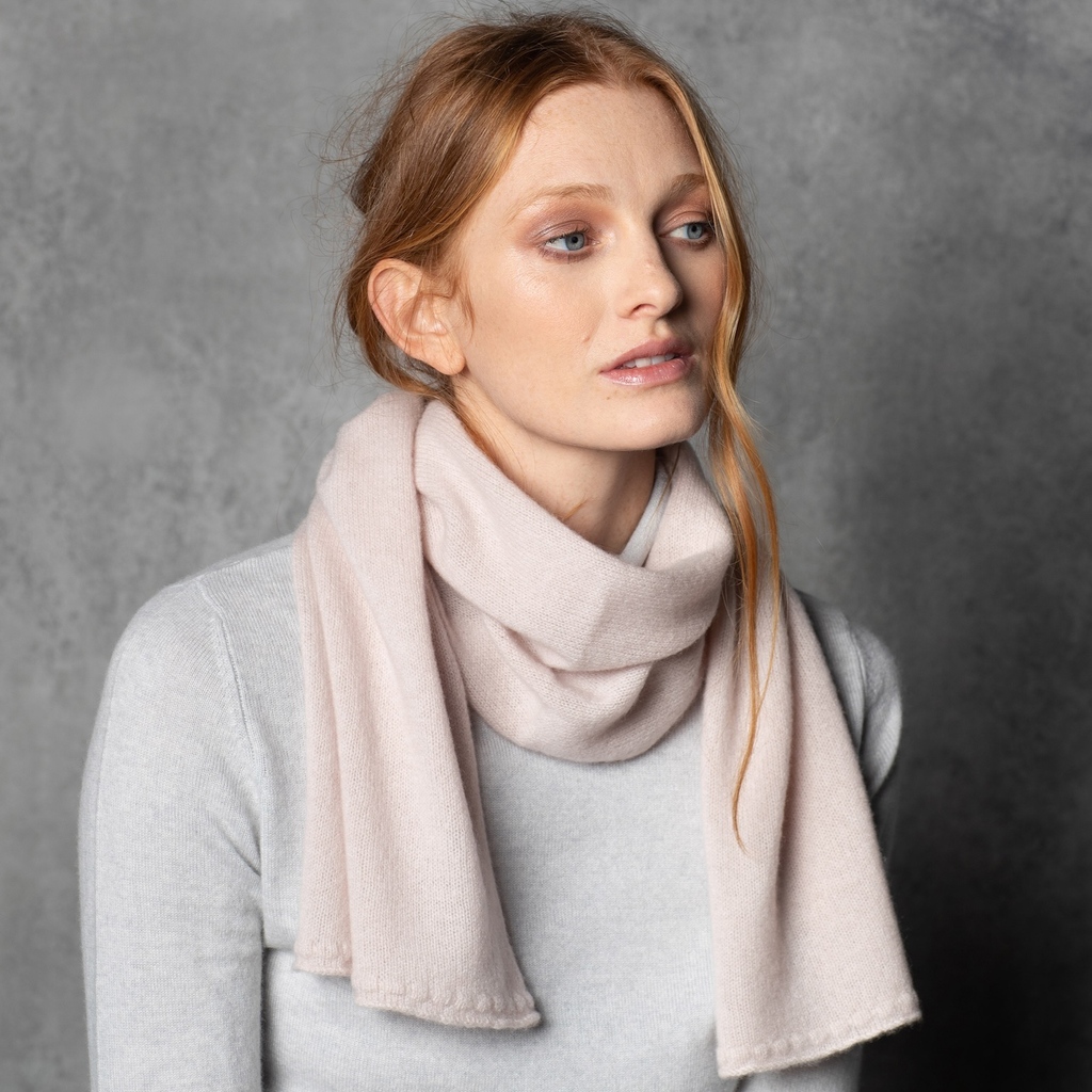 The Helen Scarf has that extra bit of length compared to our popular Sarah Scarf but the same width, so you can bundle that extra cashmere close to you in cold weather and loosely as a point of interest in more tame temperatures. 

l8r.it/NApQ