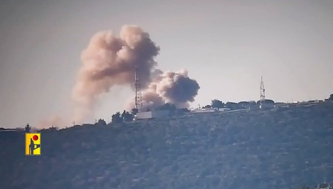 almayadeen_es's tweet photo. Resistencia del Líbano bombardea la base aérea sionista en Meron https://t.co/1J2M7vlp15
#ResistenciaLibanesa #Hizbullah #BaseMeron #BombardeoBaseIsraelí #MisilesFalaq https://t.co/G784bPwSeP