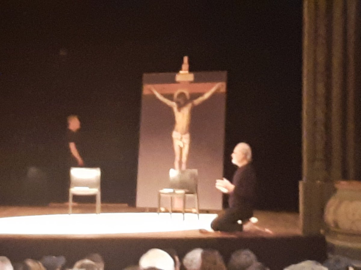 MartaFdezJurjo's tweet photo. #AlmaYPalabra San Juan de la Cruz fins a l'11/02 al @Teatre_Romea. #LluísHomar i #AdrianaOzores estan esplèndits. #EmiliBrugalla interpreta fragments de "Música callada" de #FredericMompou. Gran proposta de la Compañía Nacional de Teatro Clásico d'apropament a l'obra del místic https://t.co/cjDq6lPtUv