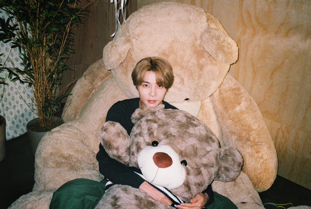 NCTJONJENG's tweet photo. ㅤ
The day when sadness and happiness become one. Thank you for being in this world giving your light to everyone. The strong bond of friendship you make for the people around you. Happy Birthday, Johnny!! 
ㅤ https://t.co/yQcOUeJWTM