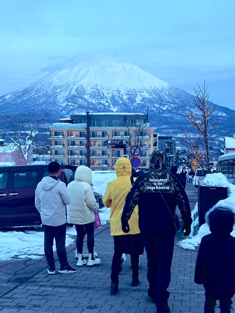 AbroadInJapan's tweet photo. A stunning view of Mount Fuji of the north.
Wait a minute.
What does that jacket say… https://t.co/8MKwXpMit8