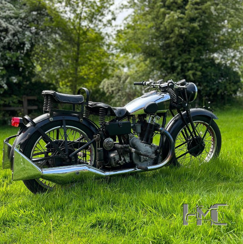 A splendid and very rare 1930s Royal Enfield 500cc four-stroke, four-valve, twin-port Bullet.
#royalenfield #royalenfieldindia #royalenfieldbeasts #royalenfieldbullet #enfield #enfieldlove #bullet #bullet500 #vintage #classic #classicbike #motorcycle #bike #4valve #vintagebike