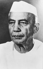 MaheshBabu_MBBS's tweet photo. #Bharathratna to our #FreedomFighter and #5thPrimeMinisterofIndia #ChaudharyCharanSingh.Charan Singh followed #MahatmaGandhi in #nonviolentstruggle for independence.Historians and people alike frequently refer to him as the #ChampionofIndiaspeasants. https://t.co/TraJCwA8kd