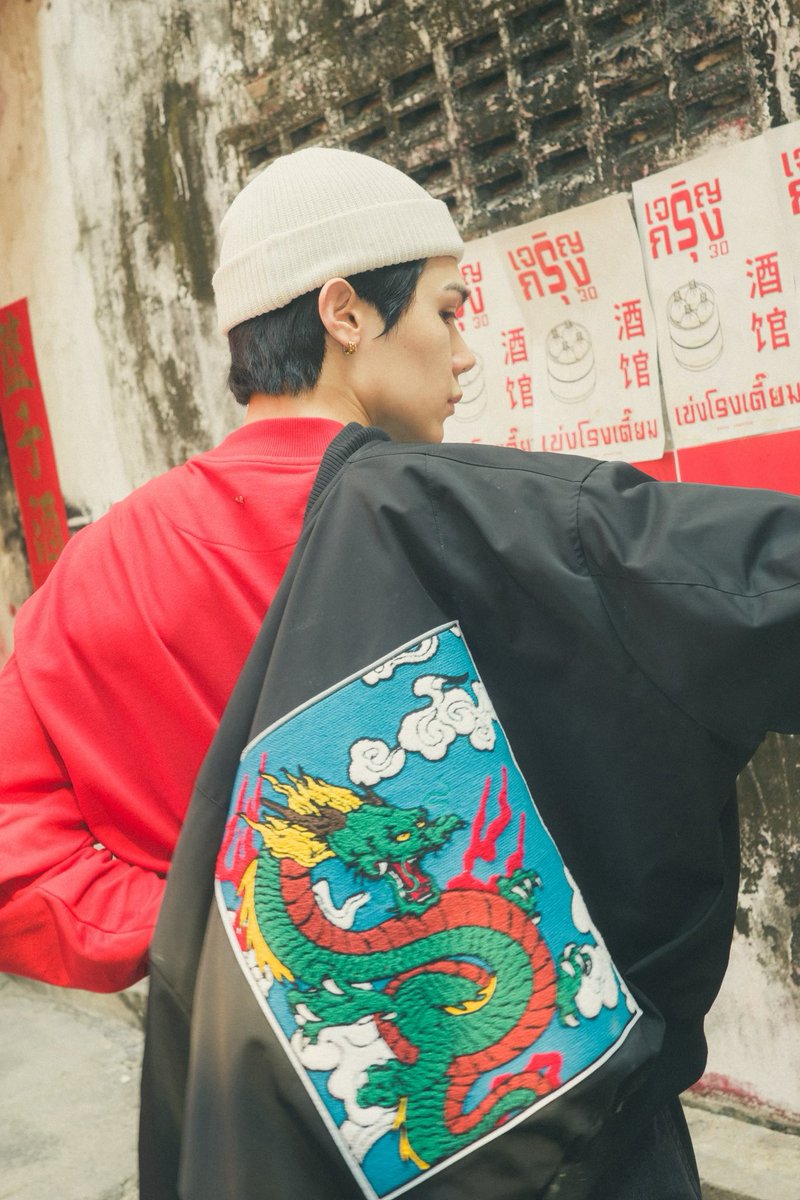 peatwasu's tweet photo. 新年快樂, 新正如意 新年发财 🧧🐉💫

หัวหมูมีไว้ไหว้เจ้า แต่หัวใจเรามีไว้ให้เธอนะ 

#Peatwasu #CaptainPeat #BabyFeat https://t.co/DBw2FbmFAG