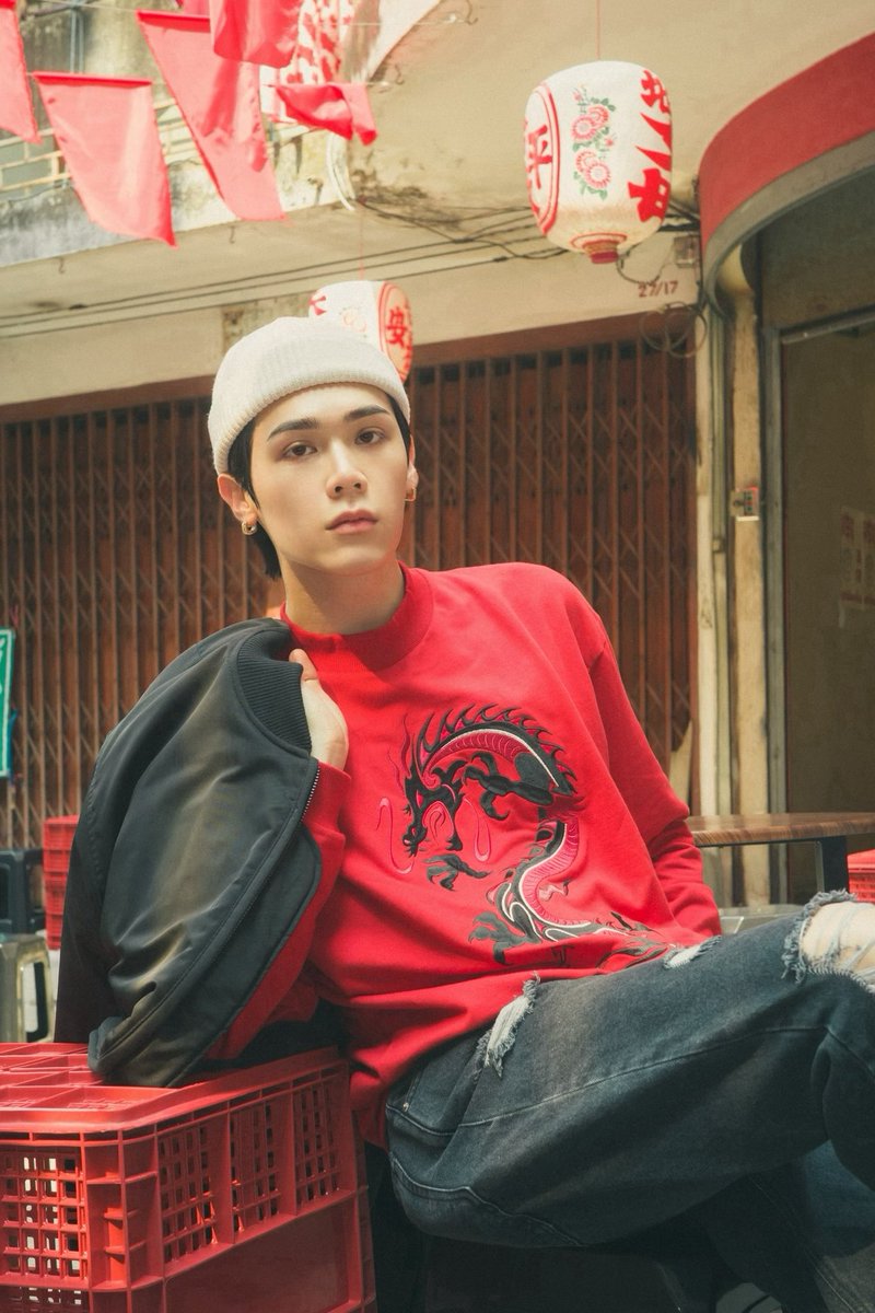 peatwasu's tweet photo. 新年快樂, 新正如意 新年发财 🧧🐉💫

หัวหมูมีไว้ไหว้เจ้า แต่หัวใจเรามีไว้ให้เธอนะ 

#Peatwasu #CaptainPeat #BabyFeat https://t.co/DBw2FbmFAG