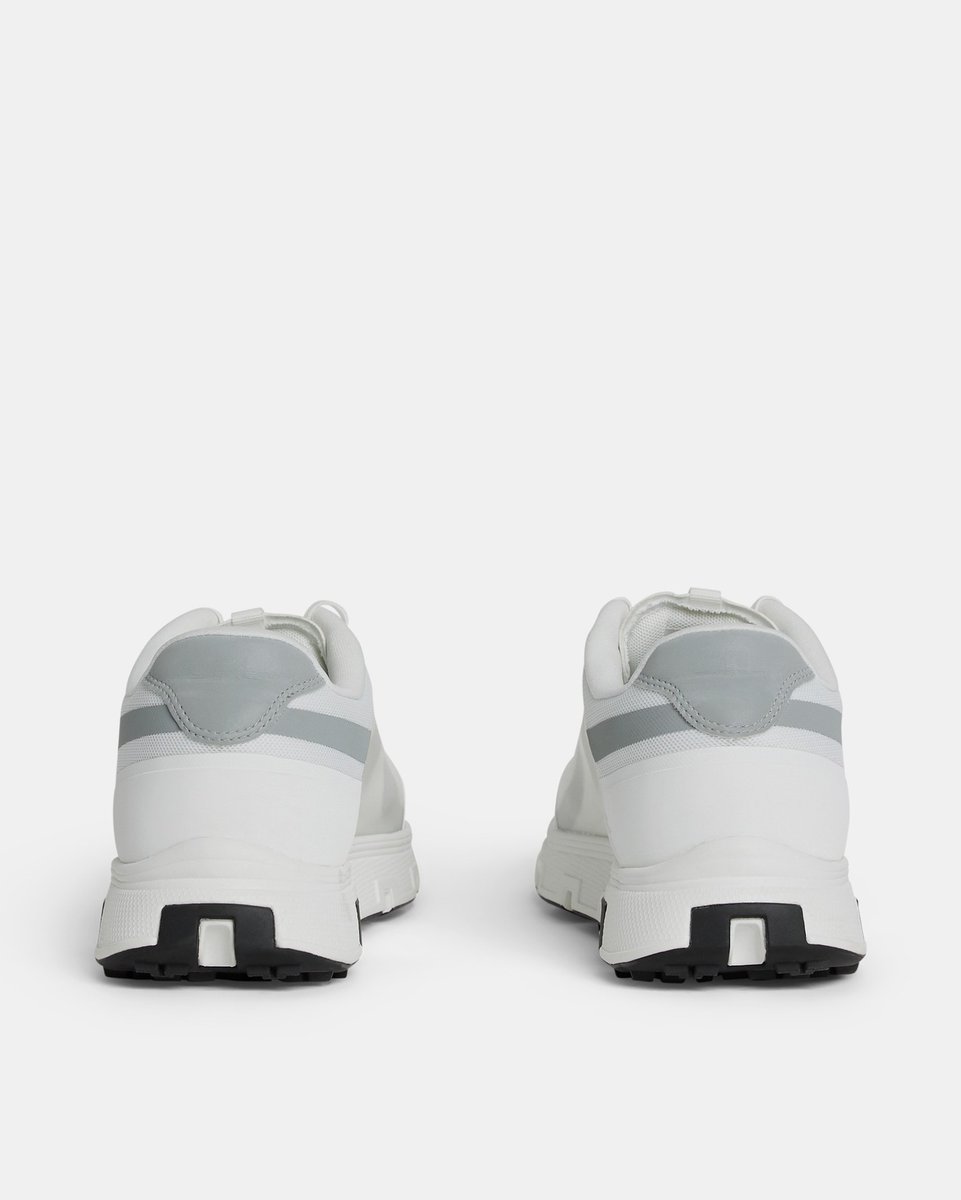 ClarkesGathurst's tweet photo. Experience a new generation of shoes | �J Lindeberg Vent 500 Golf Shoes feature 100% Waterproof protection and a mesh upper for better airflow whilst on the course👟 https://t.co/DkMQmFxAJ8