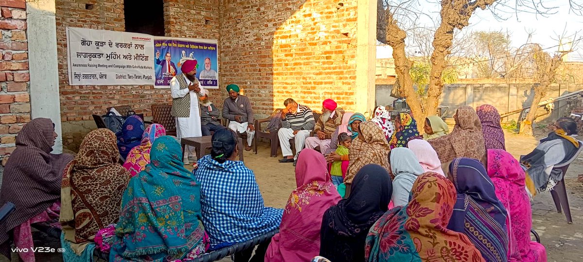 sndeep's tweet photo. In #tarantaran district of #Punjab  our teams are sharing information on labour laws and mobilising womenin waste and sanitation #GuhaKuda work https://t.co/lG4BpSTbA0