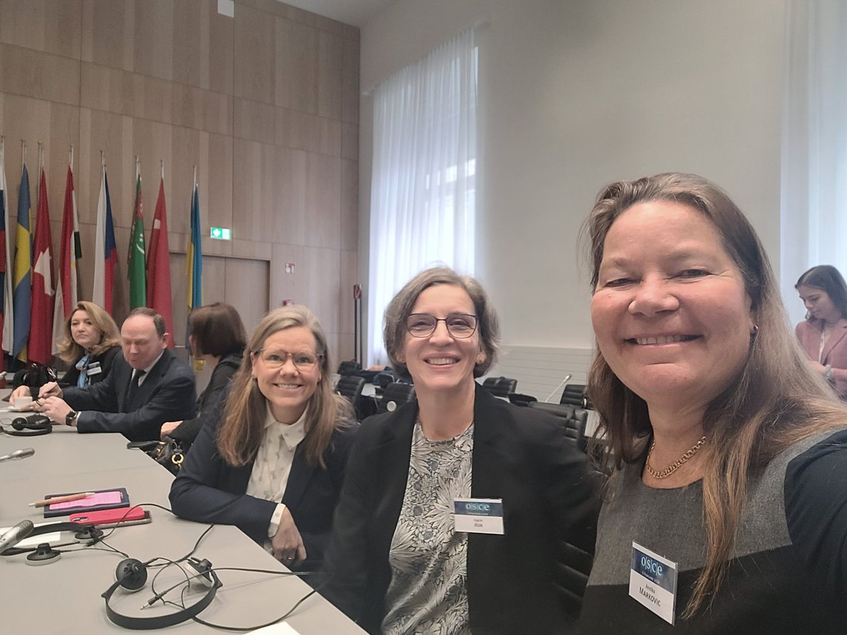 Unique opportunity this morning to gather three Swedish Ambassadors in the same photo in Vienna! @SwedenUN_Vienna @SwedeninEU @SwedeninATOSCE