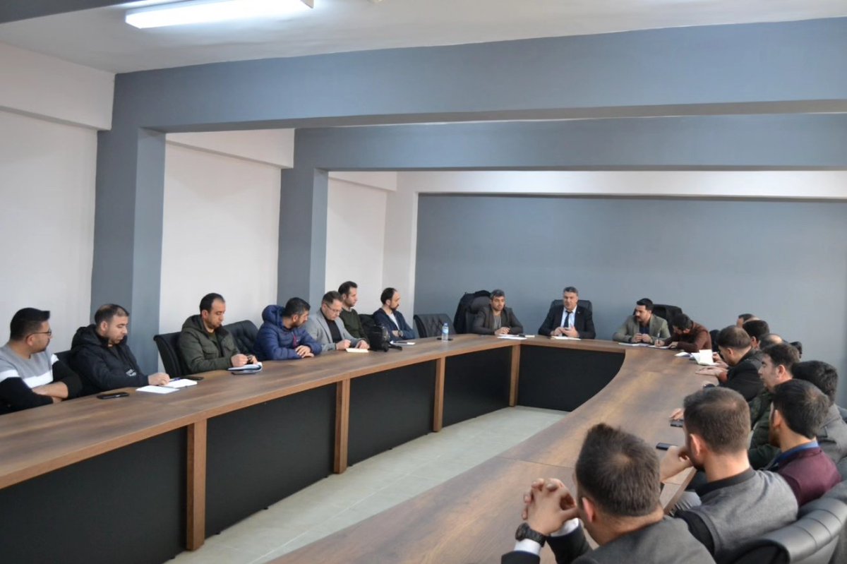 karacobanmem's tweet photo. İlçe Milli Eğitim Müdürümüz Sayın Muhlis KARAKURT, Şube Müdürlerimiz Sayın Bilal YÜKSEL ve Halit ALAGÖZ başkanlığında okul idarecilerimiz ile dönemin ilk toplantısı gerçekleştirildi.@Erzurum_Mem @yakupyildiz024 @MuhlisKARAKURT @HalitALAGZ2 @bilallyuksel https://t.co/VE2WxOUxax