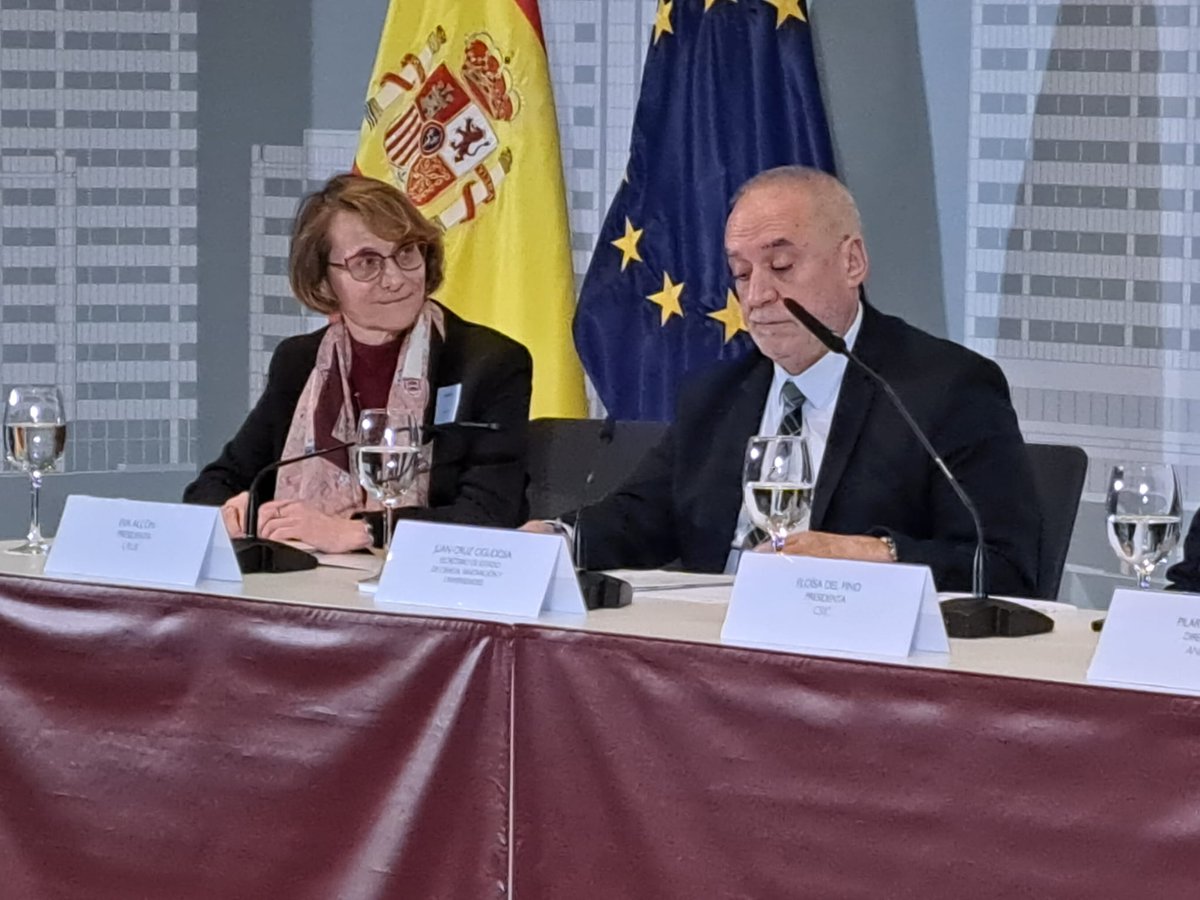 CrueUniversidad's tweet photo. La presidenta @EvaAlconUJI en #NationalChapterSpain
➡️ Es fundamental avanzar hacia una evaluación más cualitativa
➡️Con indicadores más centrados en valorar publicaciones y otros resultados de investigación que supongan un avance del conocimiento
https://t.co/F99LKfx1Pm https://t.co/g4i2pB6ylW