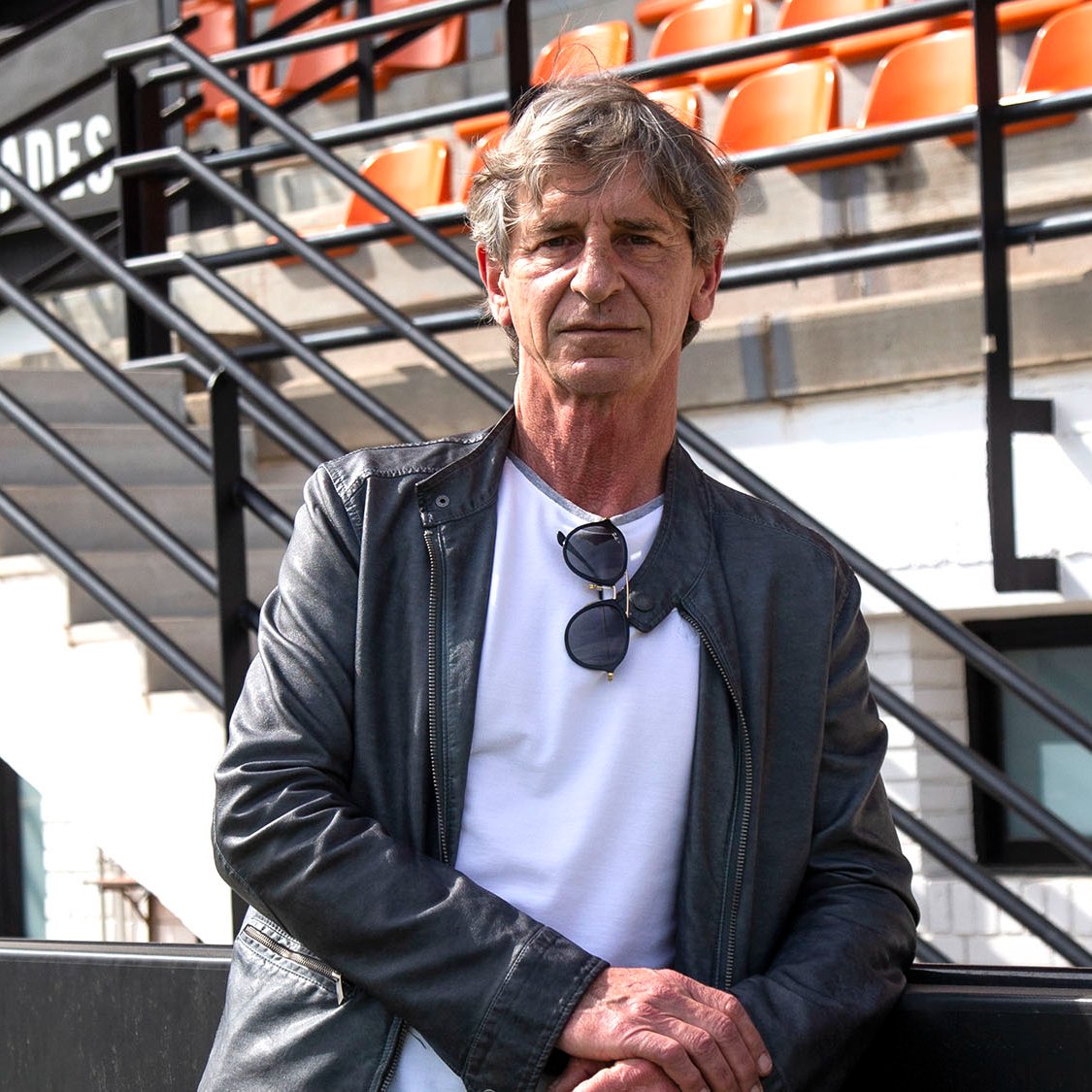 valenciacf's tweet photo. 🥳 Hoy es el cumpleaños de uno de nuestros embajadores y exjugador valencianista 

5⃣ temporadas vistiendo la camiseta del @valenciacf 
⚽️ 198 partidos 
😃 Y muchos años representando a nuestro Club 

¡Feliz cumpleaños, Miguel Ángel Bossio! 🎂

#ADNVCF 🦇 https://t.co/ZDsqGJklOs