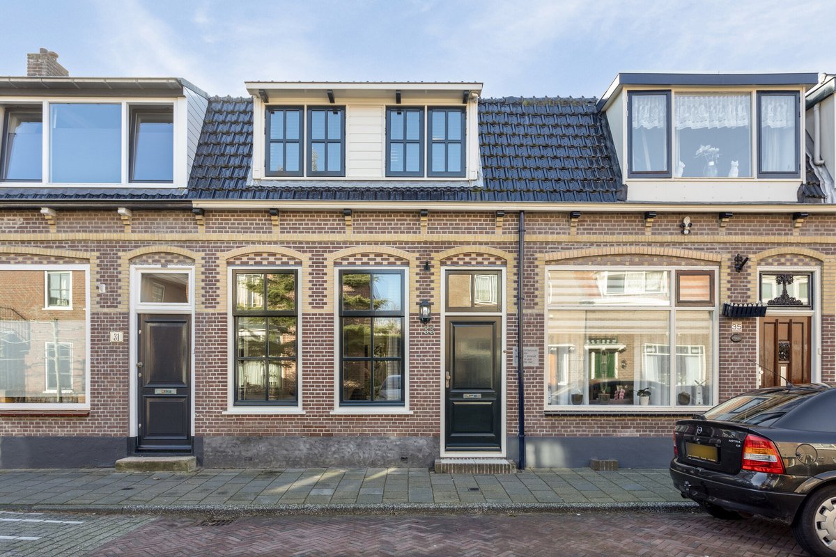 Nieuw in verkoop!
Charmante en karakteristieke tussenwoning gelegen in een rustige straat in het dorpscentrum van Noordwijk Binnen. kijk op onze site voor meer informatie.
pietwarmerdammakelaardij.nl/aanbod/woninga…