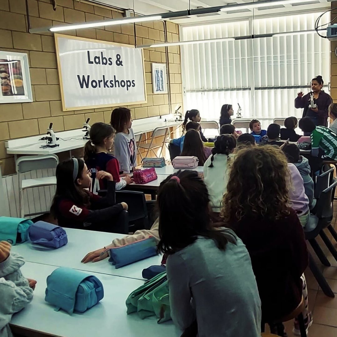 FTrams's tweet image. Enguany s’ha celebrat la sisena edició del programa de col·laboració Global Teaching Labs entre la Fundació Tr@ms i el MIT.

En aquest curs, un total de 9 escoles i 11 alumnes de diferents disciplines del món tecnocientífic del MIT han participat al programa.

#sharetolearn