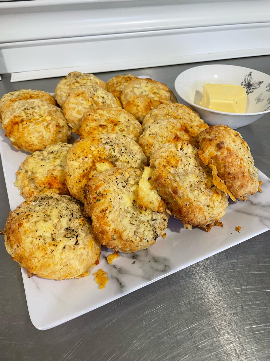 KingfisherMbu's tweet photo. Look at these delicious treats our chef has made up this week. We're so lucky to have such a brilliant chef on the ward. He definitely gets the thumbs up from the mums on the ward.
#homemade #freshcooked #foodies https://t.co/JFKTUttguy