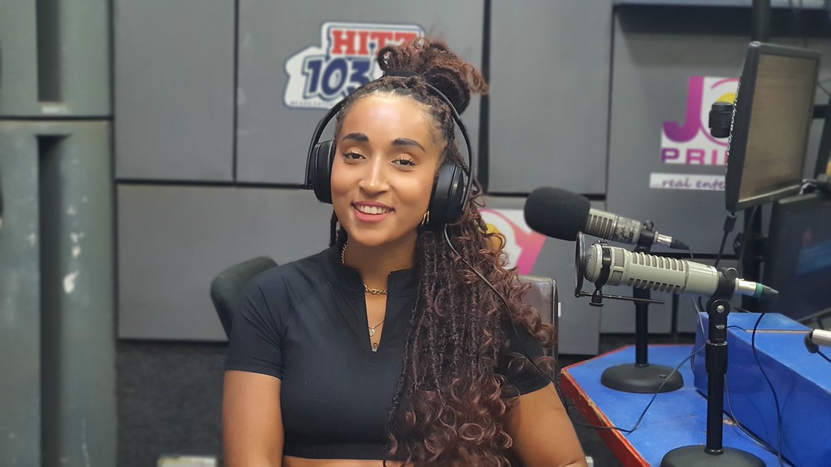 Hitz1039FM's tweet photo. Singer @akuviofficial joins us on #DaybreakHitz. She is promoting his brand new single, 'Agoo'. https://t.co/EghlMZKxln
