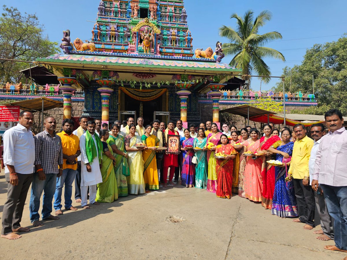 jyothsna_tdp's tweet photo. CBN Forum unites in prayer !!!  Seeking blessings for a visionary leader. Special puja at Peddamma Talli temple for #CBN's victory . Let's show our support for CBN! #CBN #CBNAgain  #AndhraPradesh #PrayersforSuccess #AndhraElections2024 #TDPWillBeBack #TDPJSPTogether #2024JaganNoMore  #ByeByeJaganIn2024 #AndhraPradeshElections2024 #TDPAgain