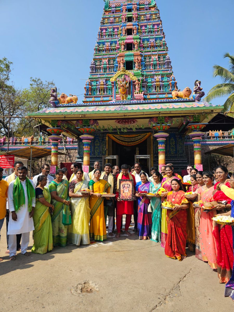 jyothsna_tdp's tweet photo. CBN Forum unites in prayer !!!  Seeking blessings for a visionary leader. Special puja at Peddamma Talli temple for #CBN's victory . Let's show our support for CBN! #CBN #CBNAgain  #AndhraPradesh #PrayersforSuccess #AndhraElections2024 #TDPWillBeBack #TDPJSPTogether #2024JaganNoMore  #ByeByeJaganIn2024 #AndhraPradeshElections2024 #TDPAgain