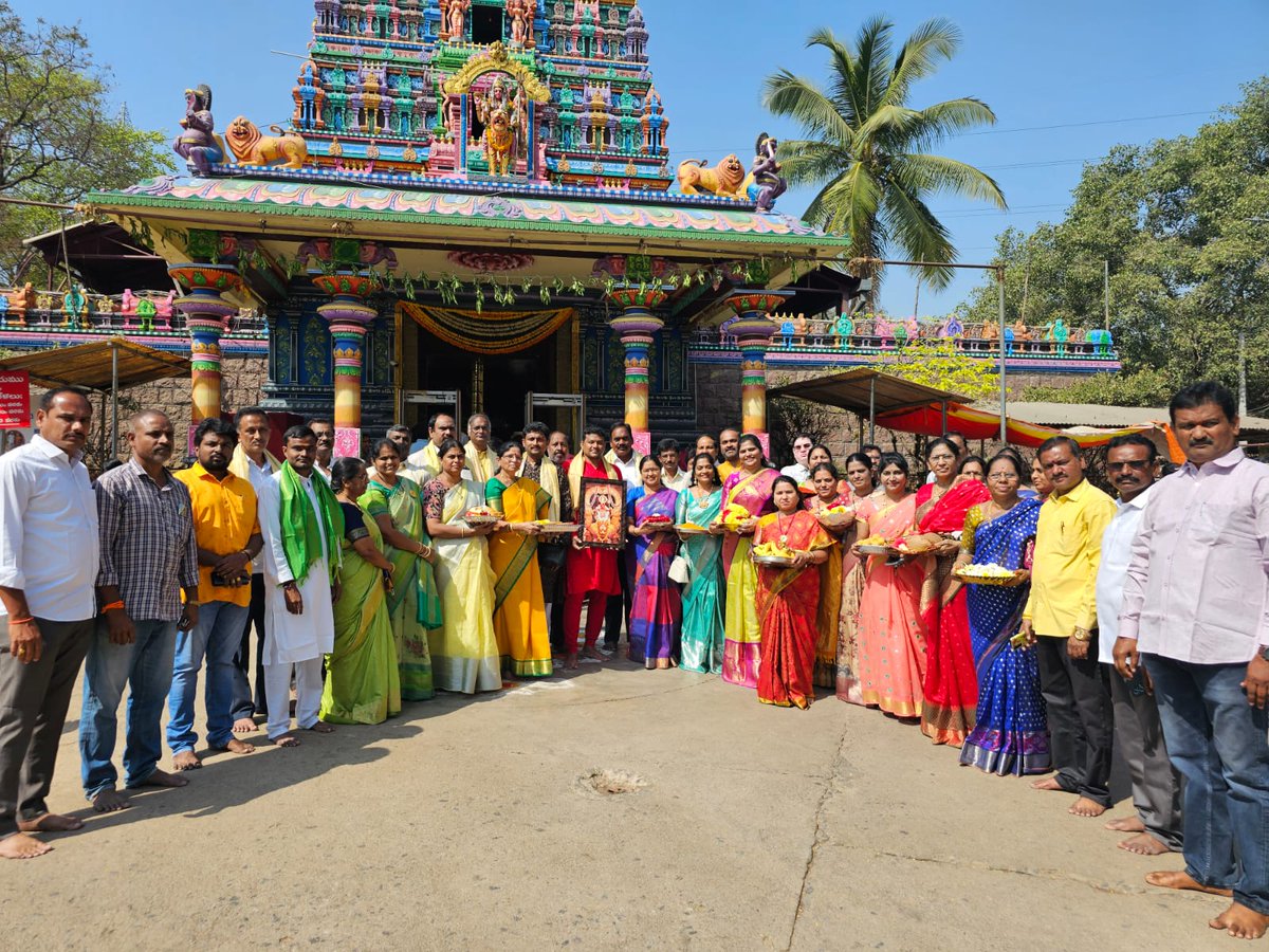 jyothsna_tdp's tweet photo. CBN Forum unites in prayer !!!  Seeking blessings for a visionary leader. Special puja at Peddamma Talli temple for #CBN's victory . Let's show our support for CBN! #CBN #CBNAgain  #AndhraPradesh #PrayersforSuccess #AndhraElections2024 #TDPWillBeBack #TDPJSPTogether #2024JaganNoMore  #ByeByeJaganIn2024 #AndhraPradeshElections2024 #TDPAgain