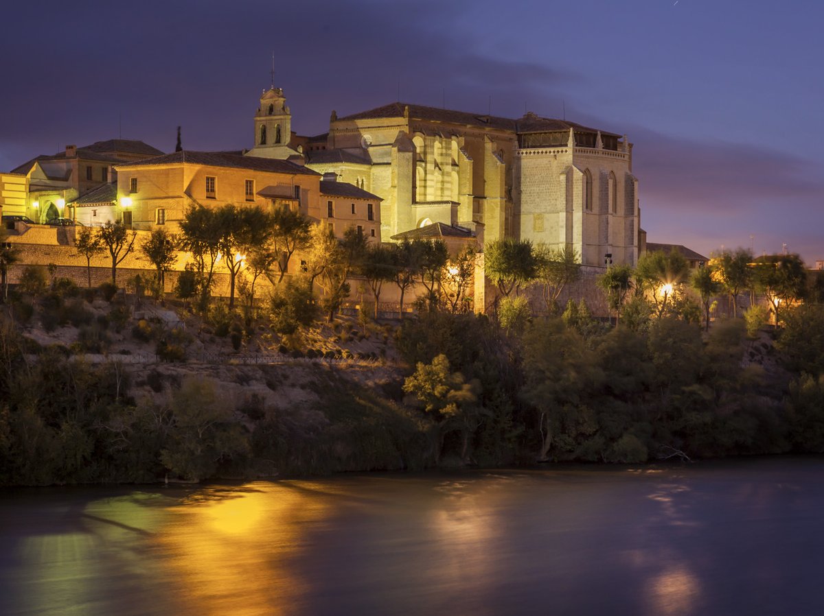 PatrimNacional's tweet photo. 🎥 Esta noche la @academiadecine lleva los premios #Goya2024 a Valladolid.
🏆 Muy cerca se encuentra uno de los mejores ejemplos de arte mudéjar en Castilla y León, el #RealMonasterio de #SantaClara de #Tordesillas.
🎞️ ¡Ven a descubrir la riqueza de nuestro #RealSitio! https://t.co/cSVYBP5gdt