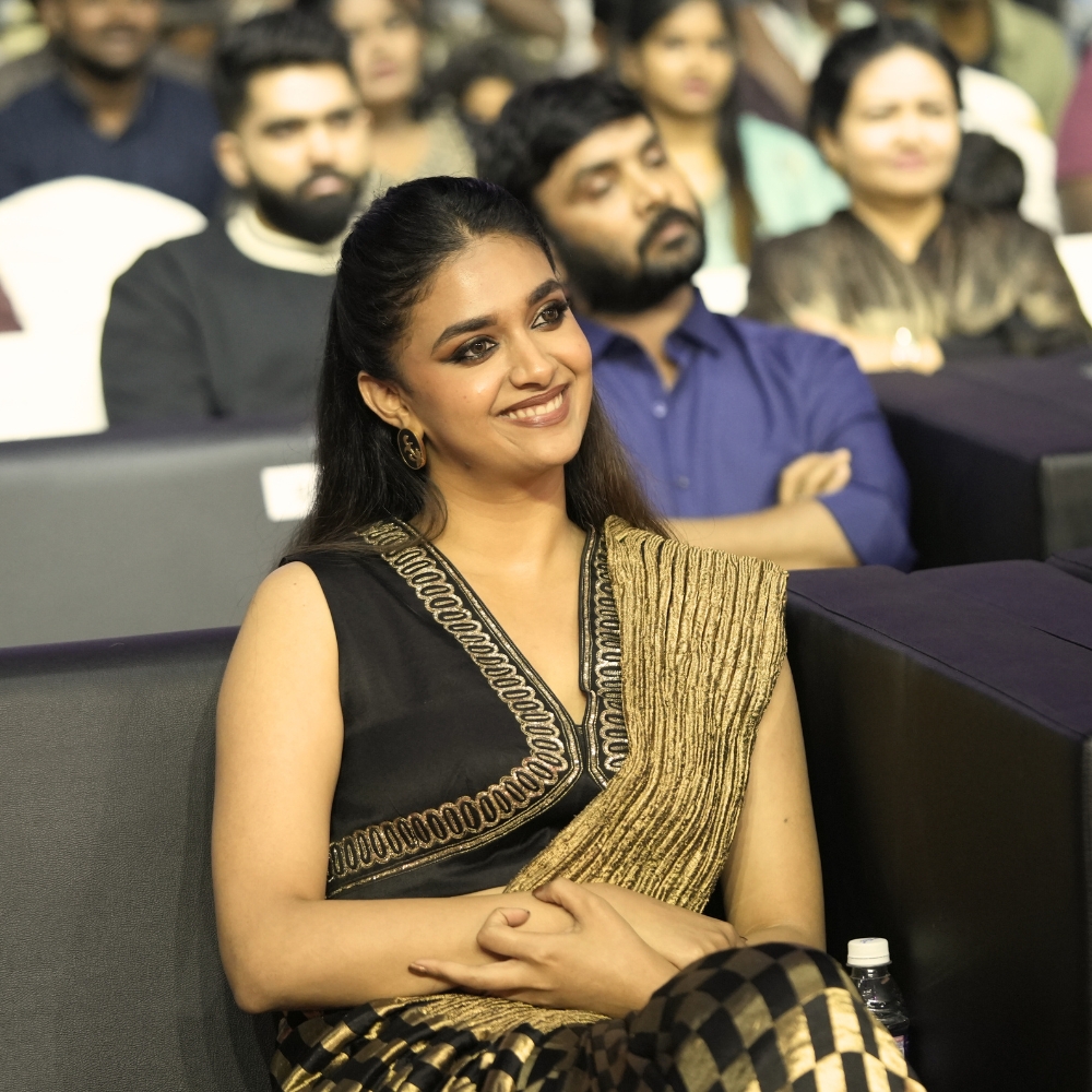 theHMMofficial's tweet photo. Moments of Happiness are created after the great deed of Hard Work! Visual Pearls of #SirenAudioLaunch

@actor_jayamravi 's  #SirenFromFeb16

TN theatrical release by @RedGiantMovies_

A @gvprakash Musical
Written & Directed by @antonybhagyaraj 

@KeerthyOfficial @anupamahere @SamCSmusic @sujataa_HMM @MShenbagamoort3 @iYogiBabu @IamChandini_12 @AntonyLRuben @brindagopal @dhilipaction @selvakumarskdop @SaktheeArtDir @shiyamjack @teamaimpr @Omaartweets @sudharshan_17 @SonyMusicSouth
