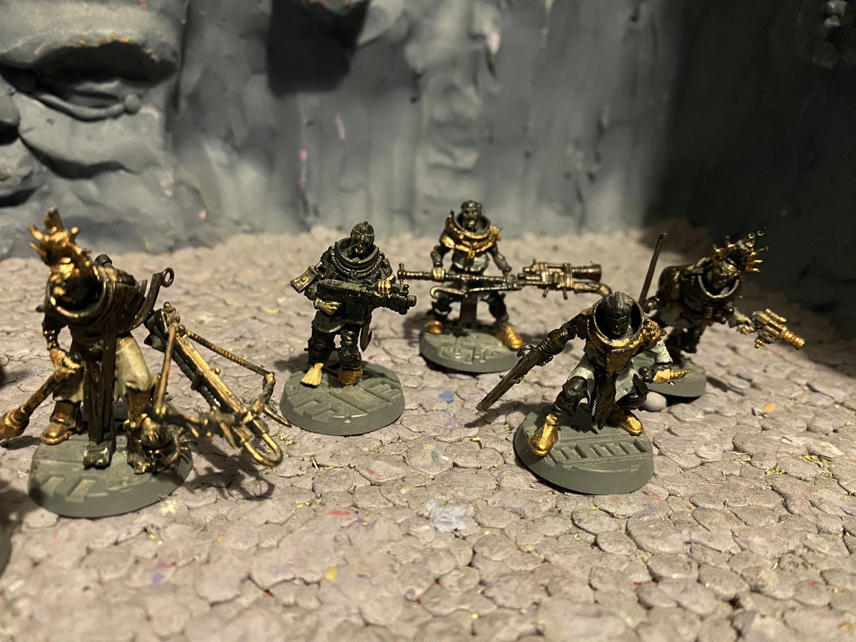 Daleksares32192's tweet photo. My House Cawdor gang

#necromunda #necromundaunderhive #cawdor #housecawdor #necromundacawdor #necromundahousecawdor #redemption #redemptor #cult #cultists #imperialcult #godemperor #40k #warhammer #warhammer40k #skirmishgames #inq28th #inquisimunda #imperium #imperiumofman #28mm https://t.co/zj1fxdWeka