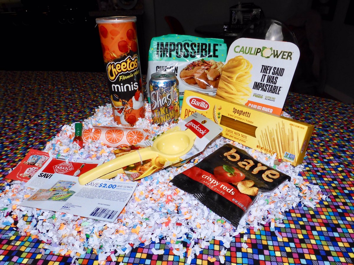 Queenie4ever's tweet photo. Cooking box featuring @BarillaUS @Fritolay #Gifted #GoodCook #Socialsampling #CheetosMiniFlaminHot #ImpossibleFoods #LessIsMore #TruFru #caulipower #LightItup #shastazerosugar #BarillaUS #LunchSkins https://t.co/6kJquZiDJR