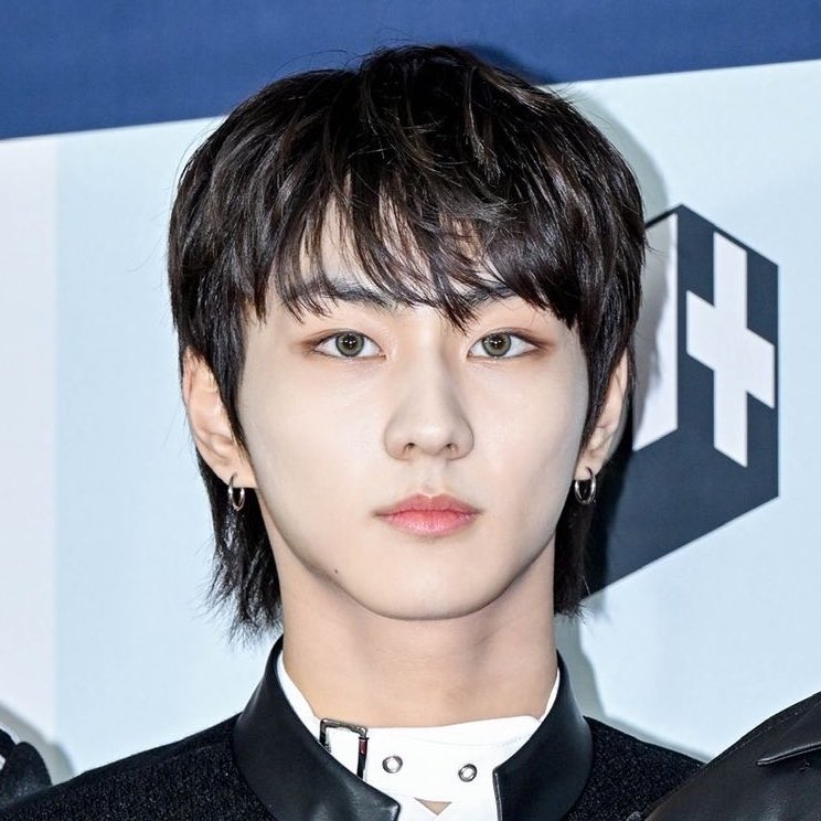 ENHYPENジョンウォン ENHYPEN ジョンウォン & ニキ - L'Officiel Singapore (2024年4月号