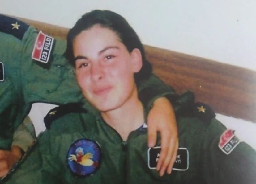 İlk Kadın Şehit Pilotumuz Bucaklı Teğmen Ayfer Gök’ü Vefatının 23. Yıl Dönümünde Rahmet ve Minnetle Anıyoruz. #Ayfergök