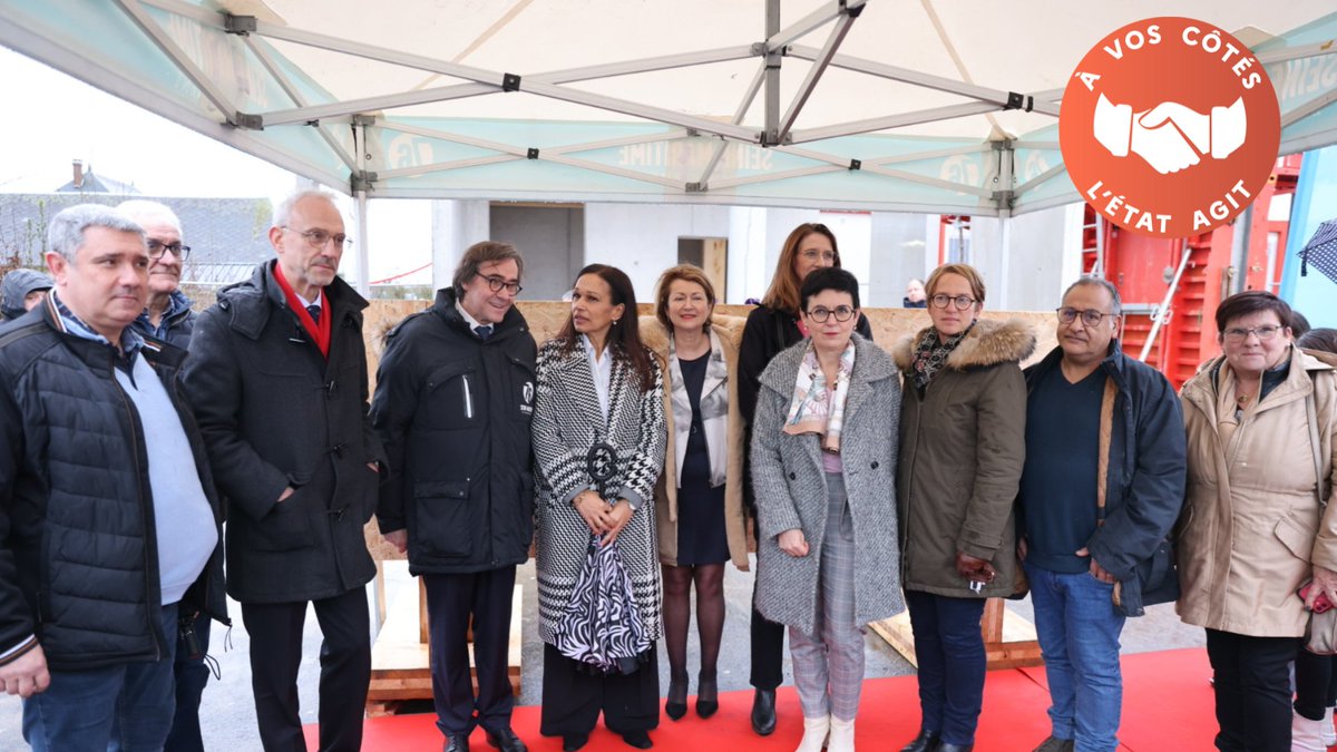 Prefet76's tweet photo. Pose de la 1ère pierre du collège André-Gide de #Goderville 🏫
L’opération de reconstruction du collège s’inscrit dans une démarche de haute qualité environnementale:
➡️ outils de suivi et de contrôle répondant à des critères d’exigence environnementale
➡️ isolation performante
➡️ double vitrage assurant un confort acoustique et thermique.
🔜 mise en service prévue à la rentrée scolaire 2025.
✅ Subvention de l’État: 3.001.683 €.