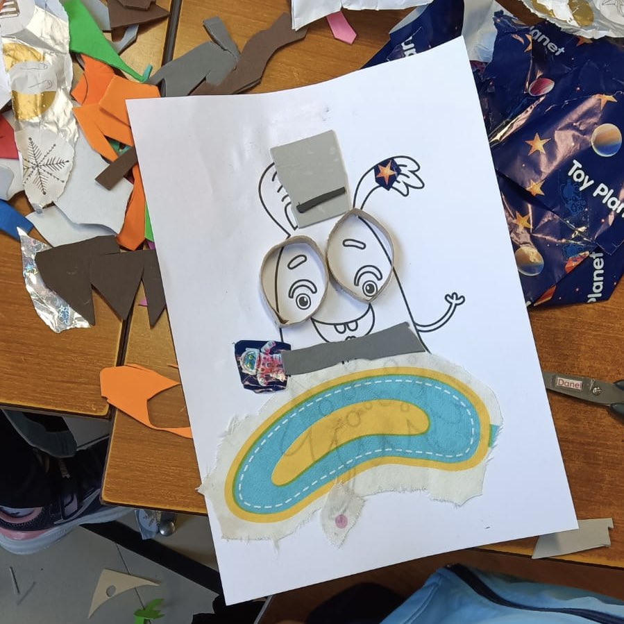 colemilagrosa's tweet image. Los alumnos de 1° EP participaron en el taller “Del aula al reciclaje creativo”, organizado por @ciudadsaberes. Aprendieron a darle un nuevo uso a los diferentes materiales que generamos en nuestra vida cotidiana.

#ColegiosHHCC
#EducaciónVicenciana
#reciclajecreativo
