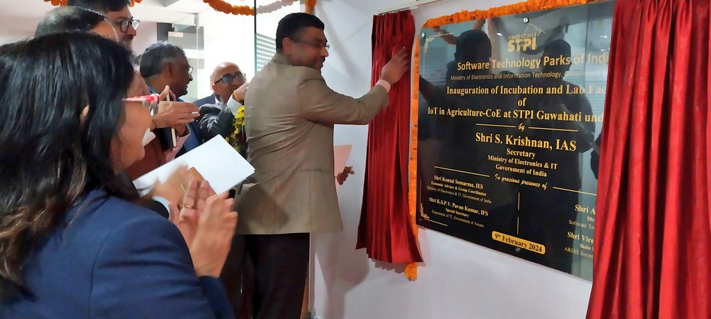stpiguwahati's tweet photo. Hon'ble Secretary, @GoI_MeitY, Shri S Krishnan along with other dignitaries unveiled the plaque and  marking the inauguration of the #OctaNE IoT in Agriculture CoE Incubation and Lab facility at @STPI_Guwahati  #STPIOctaNE @arvindtw @agriassam @apartassam https://t.co/WdcrixtKrH