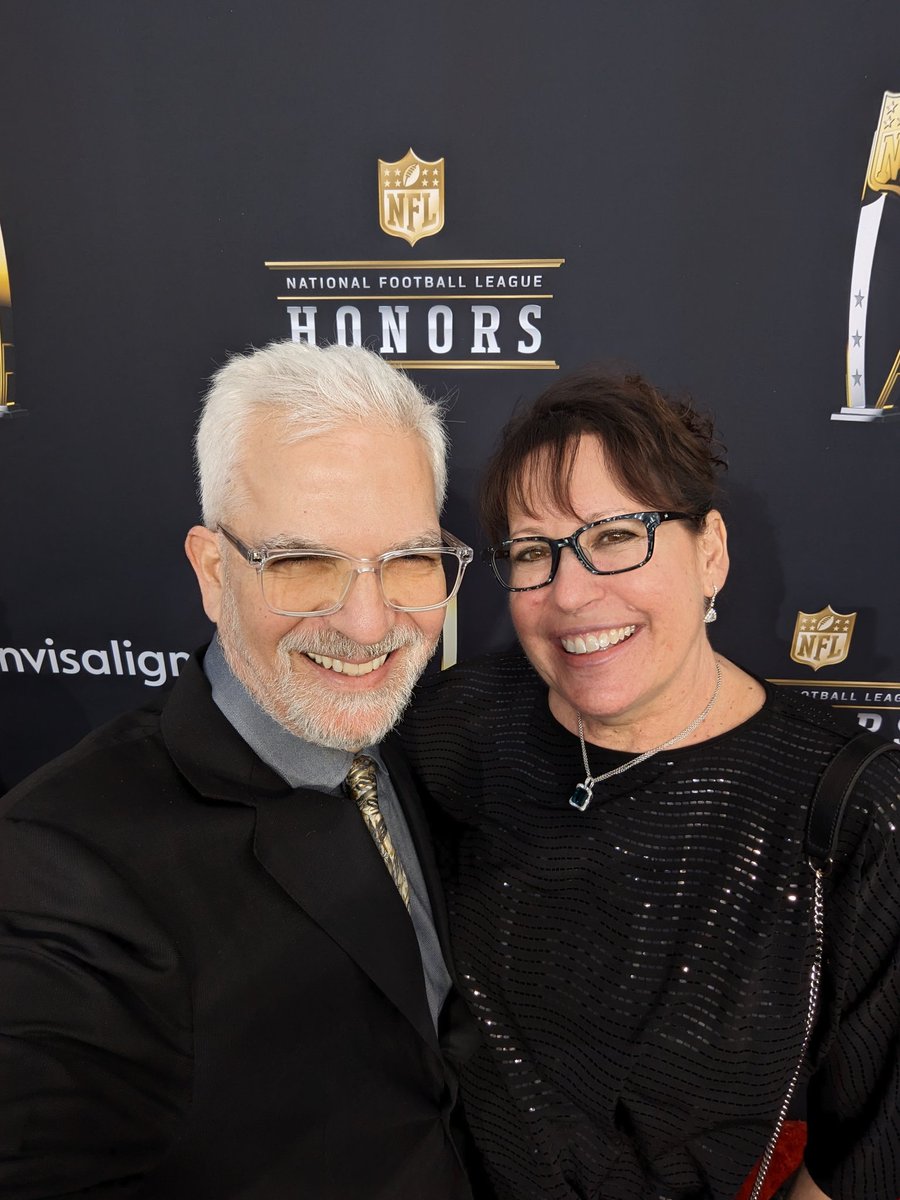 gregmatter's tweet photo. @KyleBrandt crushed NFL Honors Angry Runs. Turned it up to 15, indeed!   @gmfb #NFLHonors #AngryRuns https://t.co/8DVSXG3FyP
