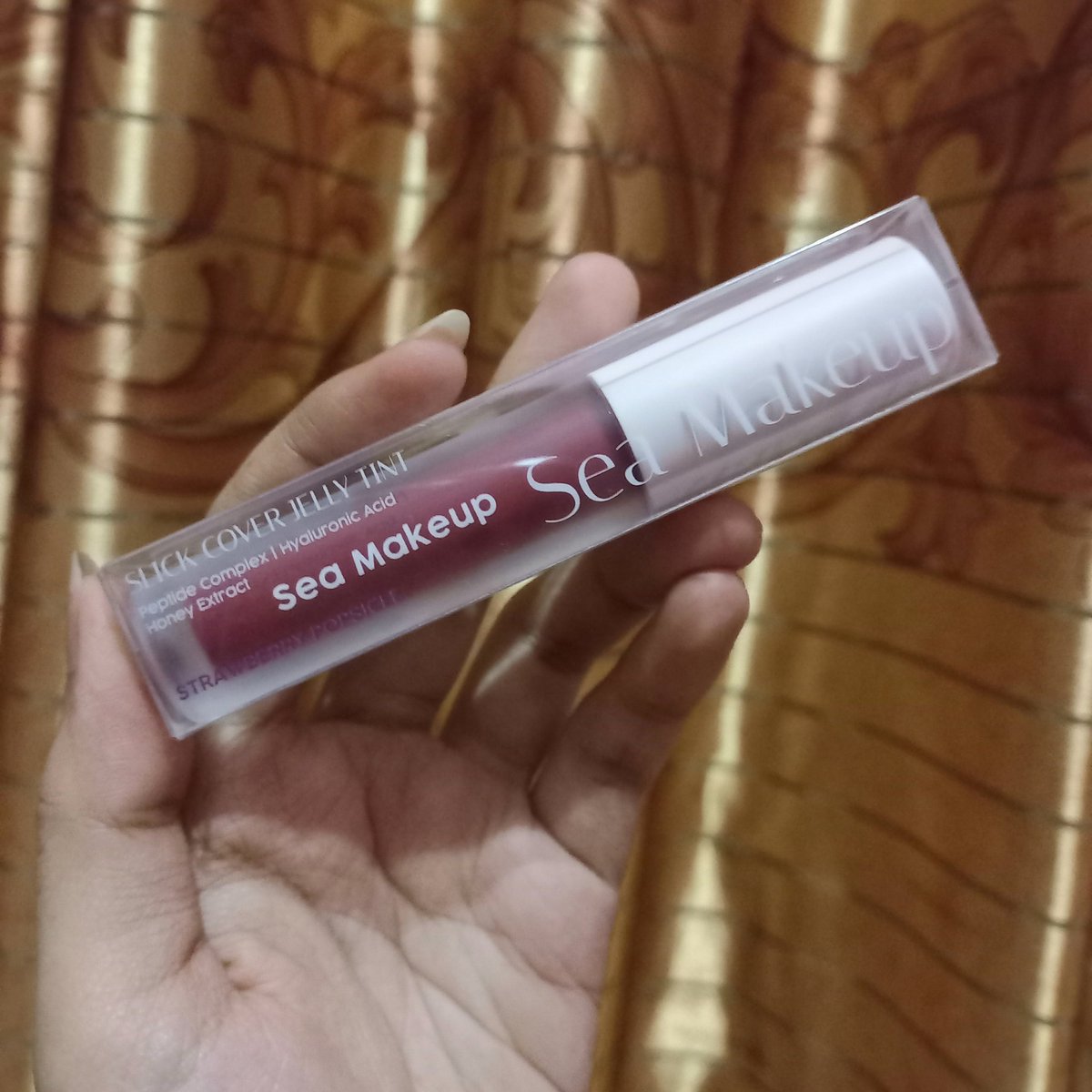 stcarlightz's tweet photo. liptint syentiLLLL dari si kicikkkk😍🫶💐 shadenya btul btul aku banget hihu hihu (((INI GA BOONK YAH))) LOV BINGITS💐🫶🩷 MAACI CAYANG MWAH sini ak kesyup manjah duls🤭🤭 https://t.co/7DbOYzAQ3F