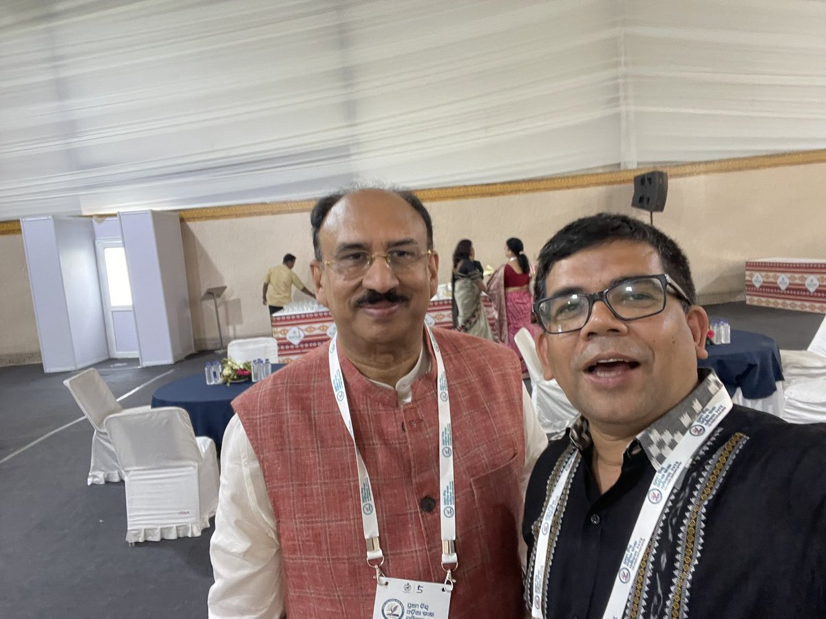 devasissarangi's tweet photo. Dr Santrupt Misra (@ #OdiaBhasaSamelani #OdiaLanguageConference ) brings with him tremendous experience (he was instrumental in shaping employee policies) & will be able to bring in structure to party. Congratulations
Disclosure: My BIL’s elder brother’s close friend 🙏 https://t.co/r5kHNIgpu1