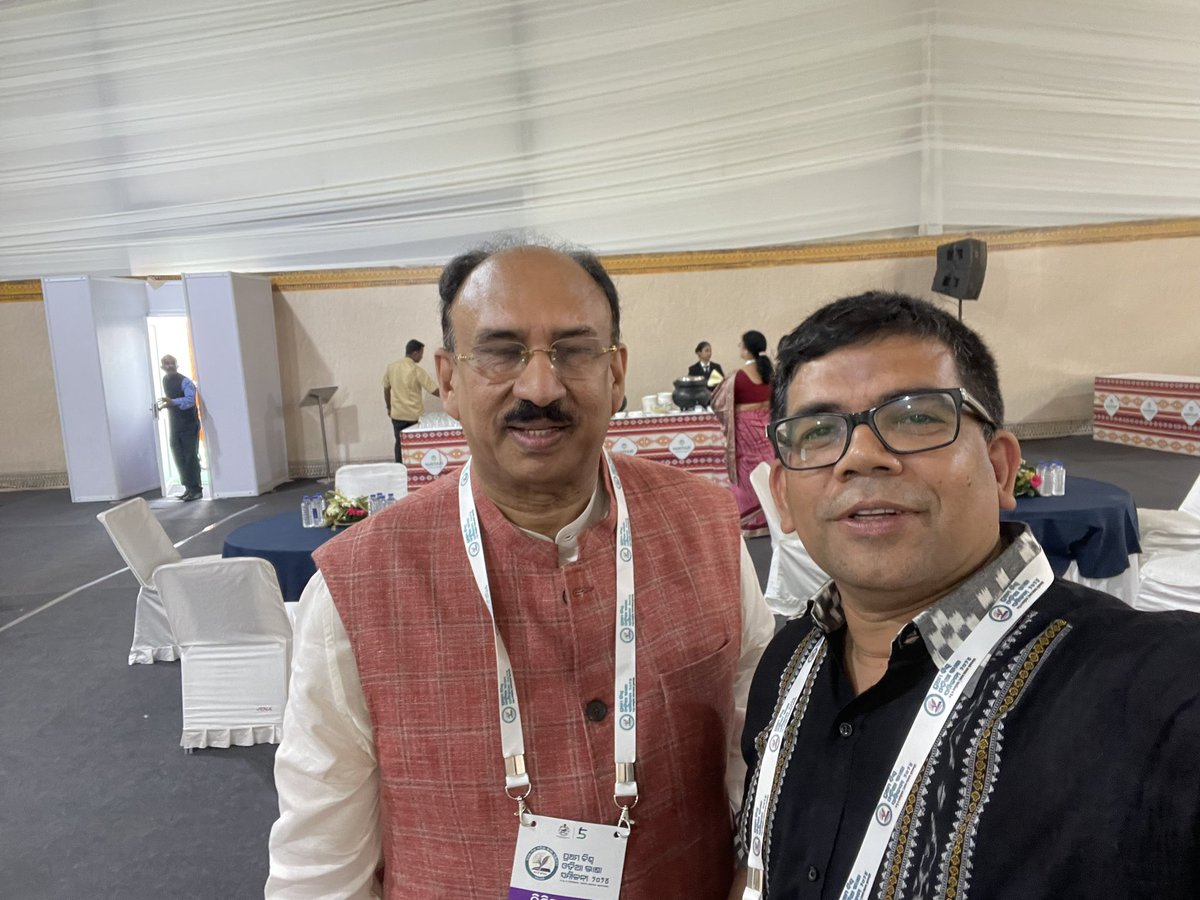 devasissarangi's tweet photo. Dr Santrupt Misra (@ #OdiaBhasaSamelani #OdiaLanguageConference ) brings with him tremendous experience (he was instrumental in shaping employee policies) & will be able to bring in structure to party. Congratulations
Disclosure: My BIL’s elder brother’s close friend 🙏 https://t.co/r5kHNIgpu1
