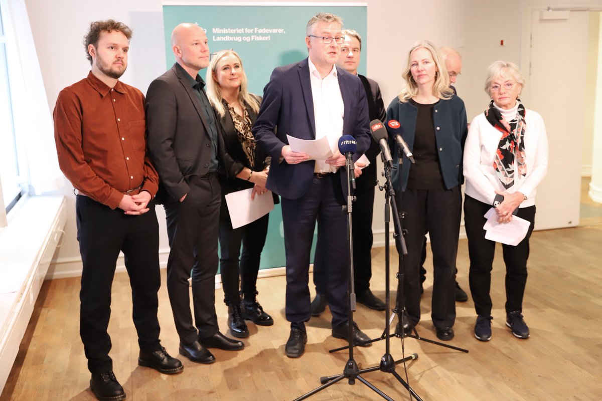 Danmarks første dyrevelfærdsaftale: Bredt flertal enige om 31 initiativer. #dkpol #dyrevelfærd Læs mere 👇 fvm.dk/nyheder/nyhed/…