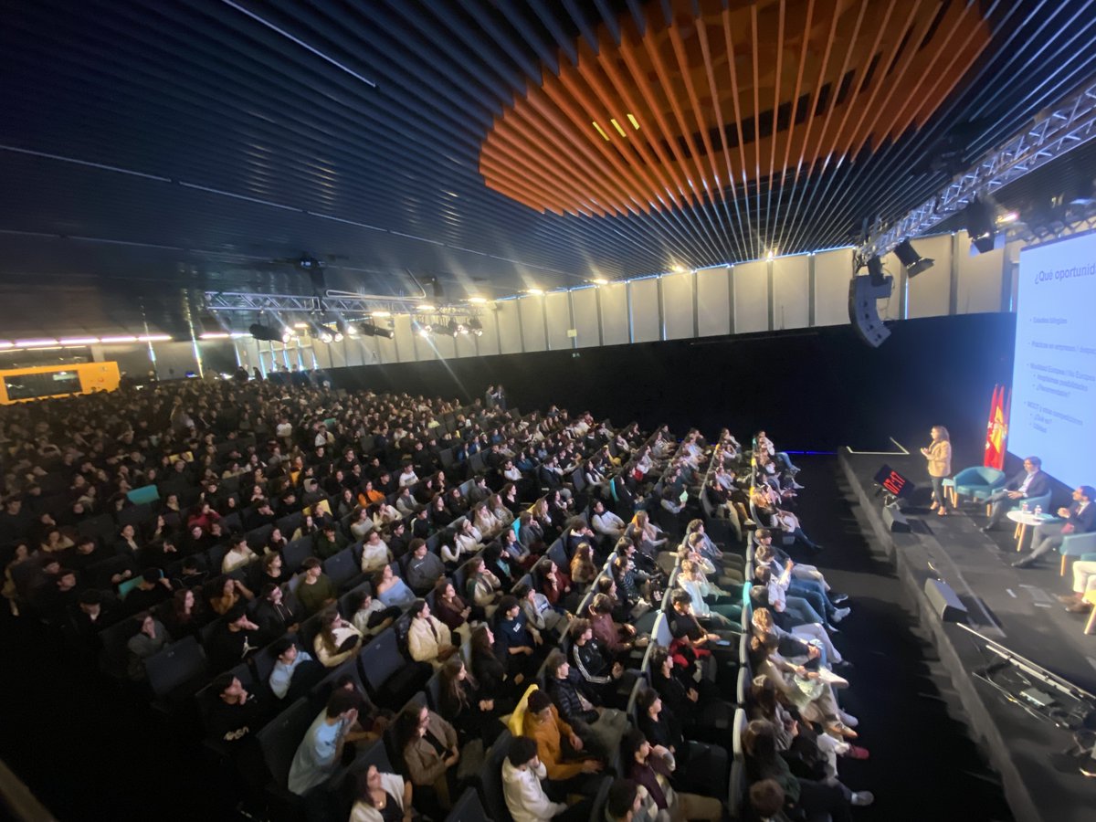 🖥️Más de 3.000 estudiantes de ESO, Bachillerato y FP de 160 centros educativos de Canarias siguieron la emisión en streaming de la tercera edición de ‘Youlead'.

⬇ Accede a la noticia a través de este enlace  ⬇
www3.gobiernodecanarias.org/noticias/el-ev…