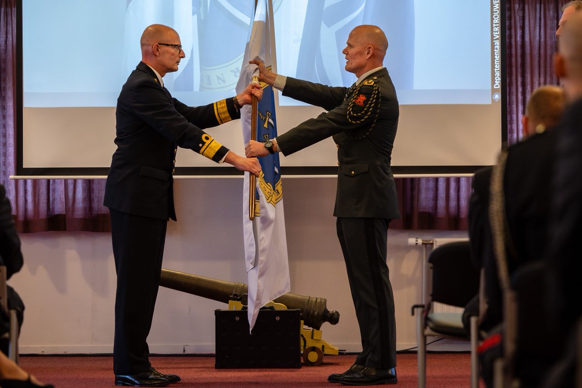 In binnen- en buitenland neemt @Defensie beslissingen op basis van beelden en inlichtingen van de #MIVD. Dat brengt een grote verantwoordelijkheid met zich mee, waarvoor de zorg sinds gisteren rust op de schouders van schout-bij-nacht Peter Reesink. 👉 defensie.nl/actueel/nieuws…