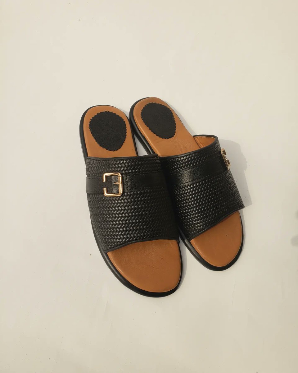 JEHOVAHBUKUNMI's tweet photo. Your journey starts with your feet, and our footwear is here to support you every step of the way π
#madewithleather #quality #madewithleather #handmade #leatherwork #shoemaker #handcrafted #handmade https://t.co/Z6UcHktdIM