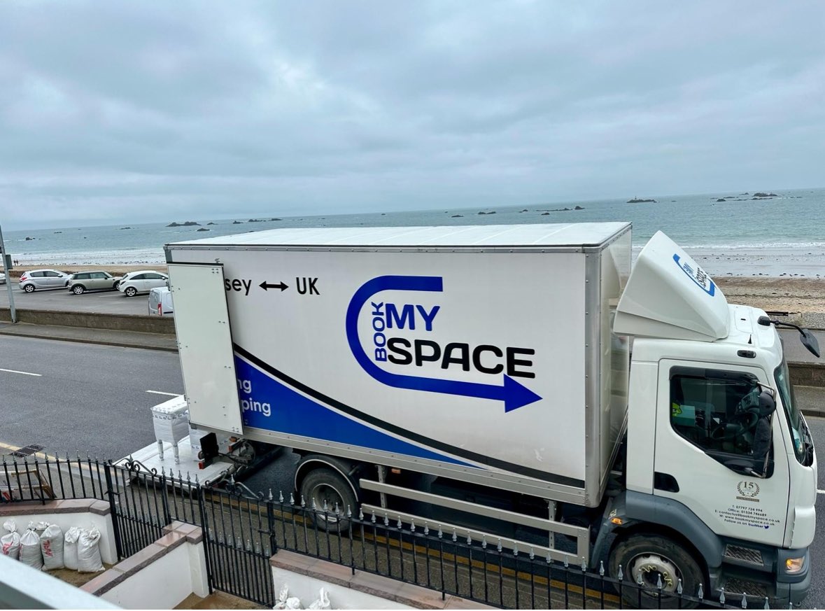 bookmyspace's tweet photo. EMPTY lorry returning from Leeds next week can call into any location to collect : home furnishings / motorbikes / pushbikes / pelotons/ single items to full loads - everything catered for . Packing and wrapping. Removals@bookmyspace.co.uk https://t.co/lMZmyogaY6