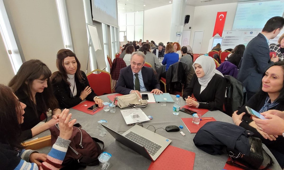 "Türkiye Yüzyılında Ulusal Politikalardan Yerel Stratejilere-Yenilik ve Eğitim Teknolojileri Çalıştayı" BBB Başkan V. Arif Bayrak, MEB Daire Başkanı Sümeyye Hatice Eral ve İl Millî Eğitim Müdürümüz Dr. Ahmet Alireisoğlu'nun katılımıyla başladı.

<a href="/tcmeb/">Millî Eğitim Bakanlığı</a> <a href="/Alireisoglu34/">Dr. Ahmet ALİREİSOĞLU</a>