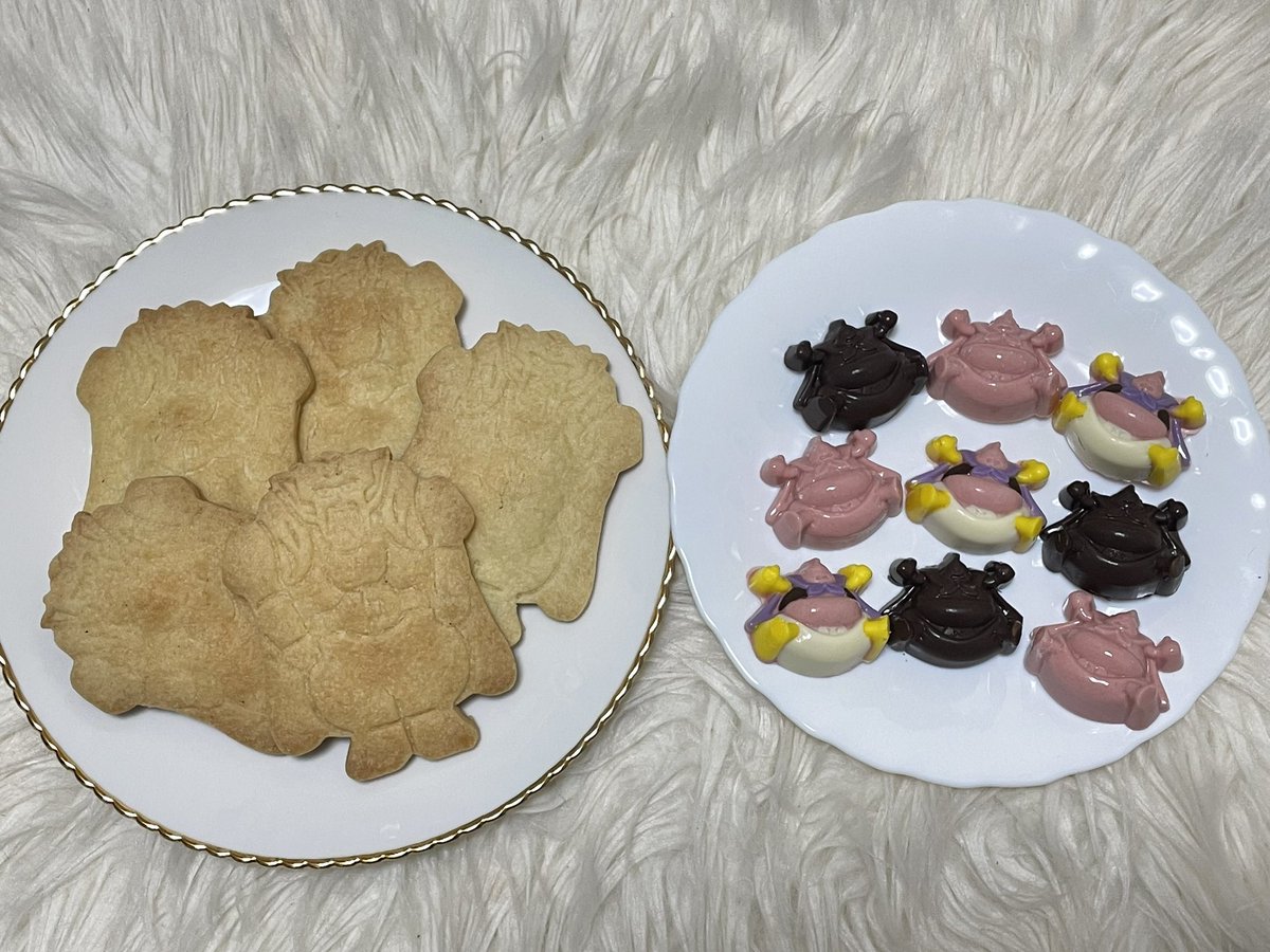 oimodayo1010's tweet photo. ダーブラクッキーと魔人ブウのチョコ
めちゃくちゃかわいい🥹大満足👍🏻👍🏻 https://t.co/XwM78boq5d