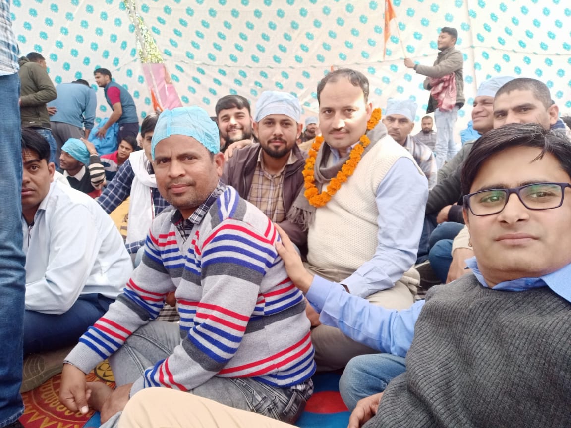 VinodKu52970906's tweet photo. हमें क्या चाहिए.....joining                           तुम्हें क्या चाहिए....joining                        सबको चाहिए.....joining                              सुनो मंत्री.....Joining                                   आज ही चाहिए.....joining    @1stIndiaNews https://t.co/WbX85F636t